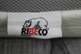 Ribeco TFK mit Firmenlogo auf dem Bezug